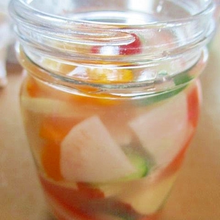 「大根」やリンゴなど野菜の水キムチ